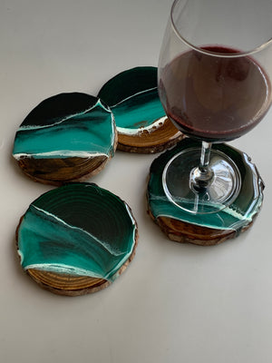 Emerald Island Acacia Wooden Tray with Set of 4 Coasters